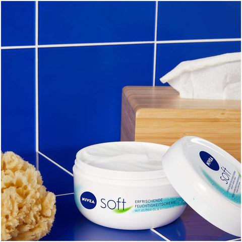 NIVEA Soft Refreshing Moisturising Cream (50 ml), Nourishing Soft Cream with Vitamin E and Jojoba Oil, Fast Absorbing Skin Cream