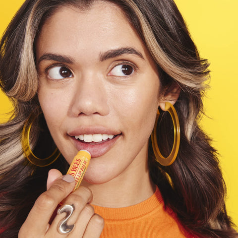 Burt's Bees Moisturising Lip Balm, Salted Caramel Flavour, With Beeswax and Vitamin E, Limited Edition Christmas Flavour, 4.25g